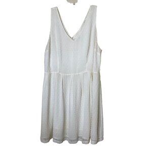 BB Dakota Swiss Dot White Dress Plus 18 Sleeveless V-Neck